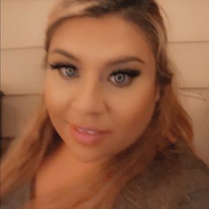 Meet your Posher, Roxana